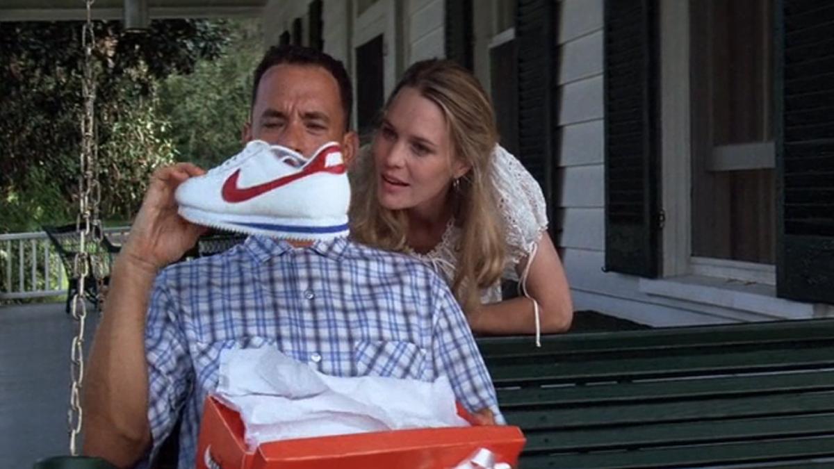 Fotograma de la película 'Forrest Gump' en la que aparecen unas zapatillas Nike