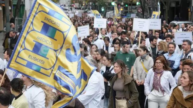 Movilización de médicos vascos contra la reforma del Estatuto Marco.