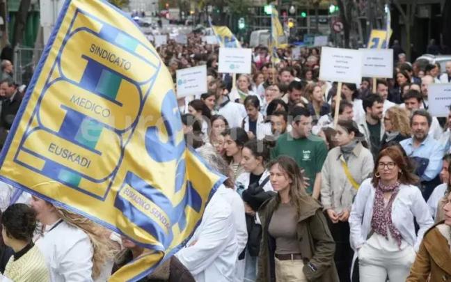 Movilización de médicos vascos contra la reforma del Estatuto Marco.