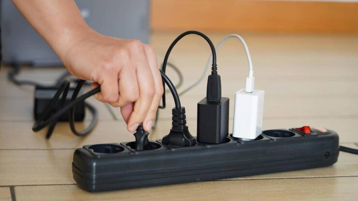 La instalación eléctrica en la vivienda centra el estudio.