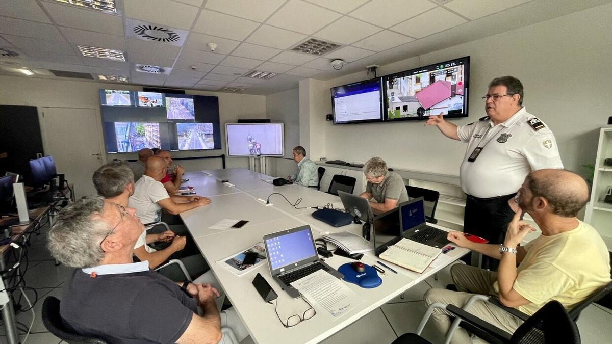 Reunión de coordinación de equipos seguridad en la comisaría de Morlans.