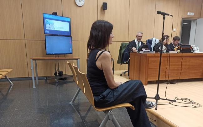 Cristina Seguí en el banquillo de los acusados durante el juicio.