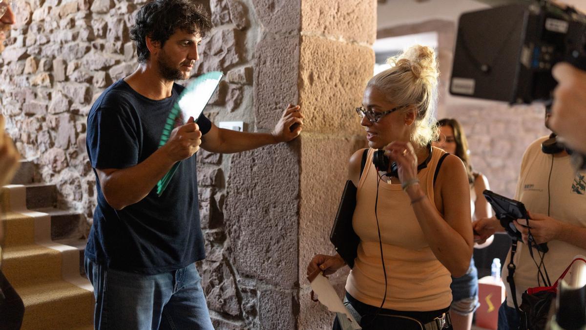 Fran Perea y Cristina Urgel, durante el rodaje en Baztan.