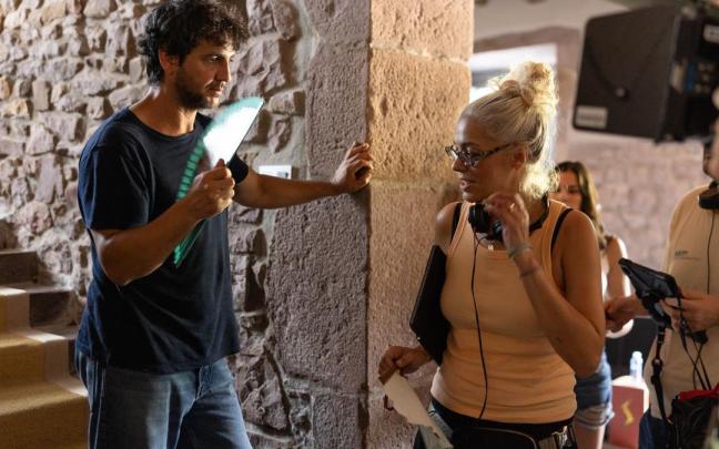 Fran Perea y Cristina Urgel, durante el rodaje en Baztan.