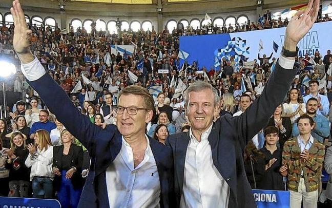 Núñez Feijóo, y el candidato a la reelección, Alfonso Rueda. / EFE Núñez Feijóo, y el candidato a la reelección, Alfonso Rueda.