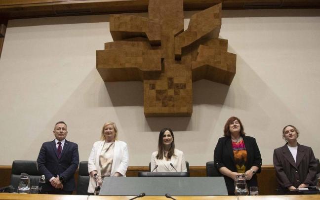 Jon Aiartza, Susana Corcuera, Bakartxo Tejeria, Eba Blanco y Eraitz Saez de Egilaz gestionarán la Mesa del Parlamento Vasco