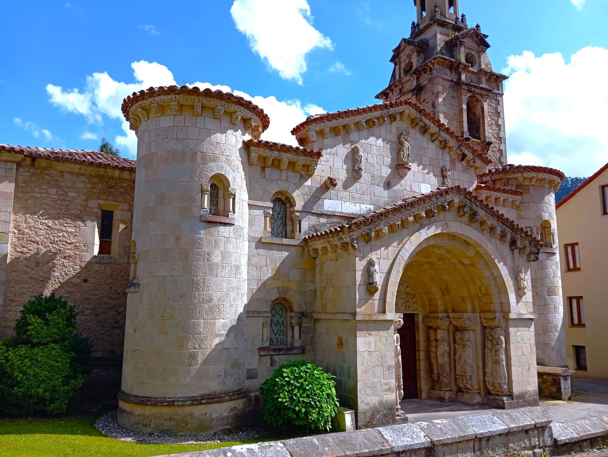Puerta de la iglesia de San Miguel.
