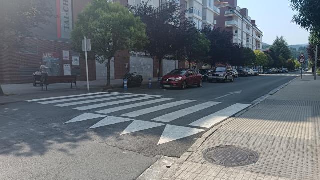 Una de las actuaciones más significativas se llevará a cabo en Araba ibilbidea, a la altura de Iralabarri, donde uno de los tramos pasará a ser de sentido único. Así, desde el cruce de la farmacia ya no se podrá girar a la de