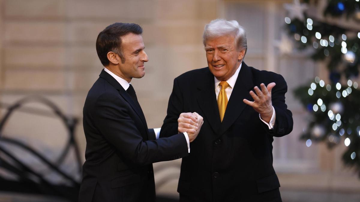 Macron recibe a Trump a las puertas del Palacio del Elíseo.