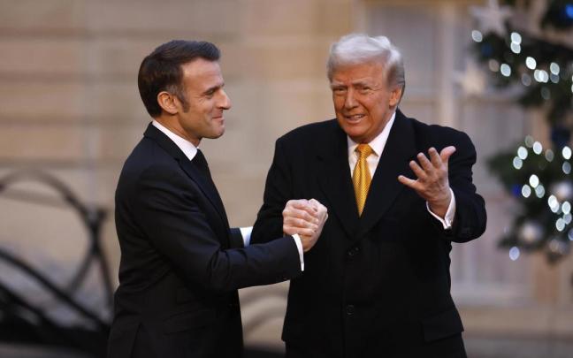 Macron recibe a Trump a las puertas del Palacio del Elíseo.