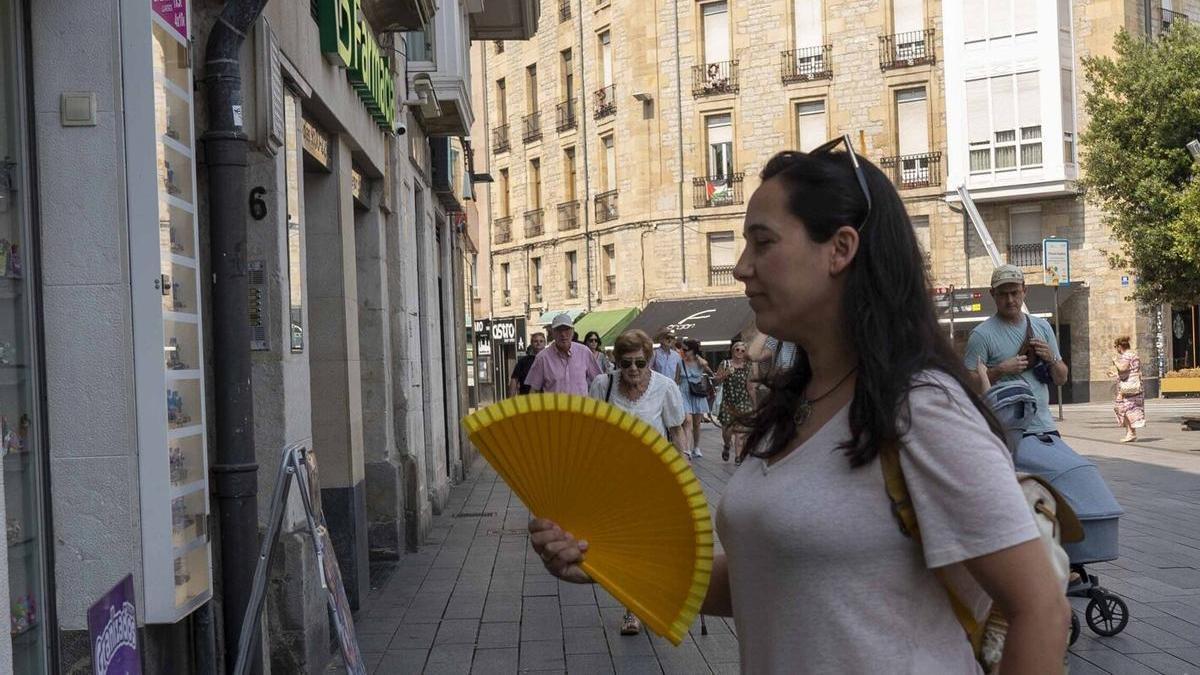 Las zonas con sombra son las más buscadas los días de mucho calor.