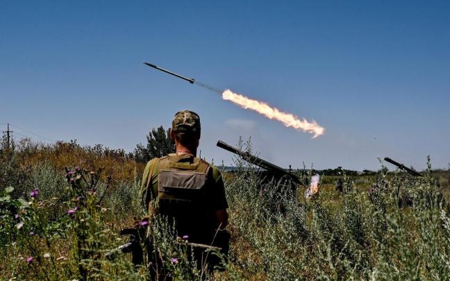 Imagen de archivo de un proyectil lanzado contra las tropas rusas en Ucrania.