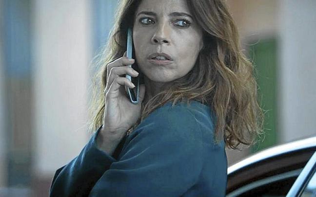 Maribel Verdú, en una escena de la serie ‘Ana Tramel. El juego’. / RTVE Maribel Verdú, en una escena de la serie ‘Ana Tramel. El juego’.