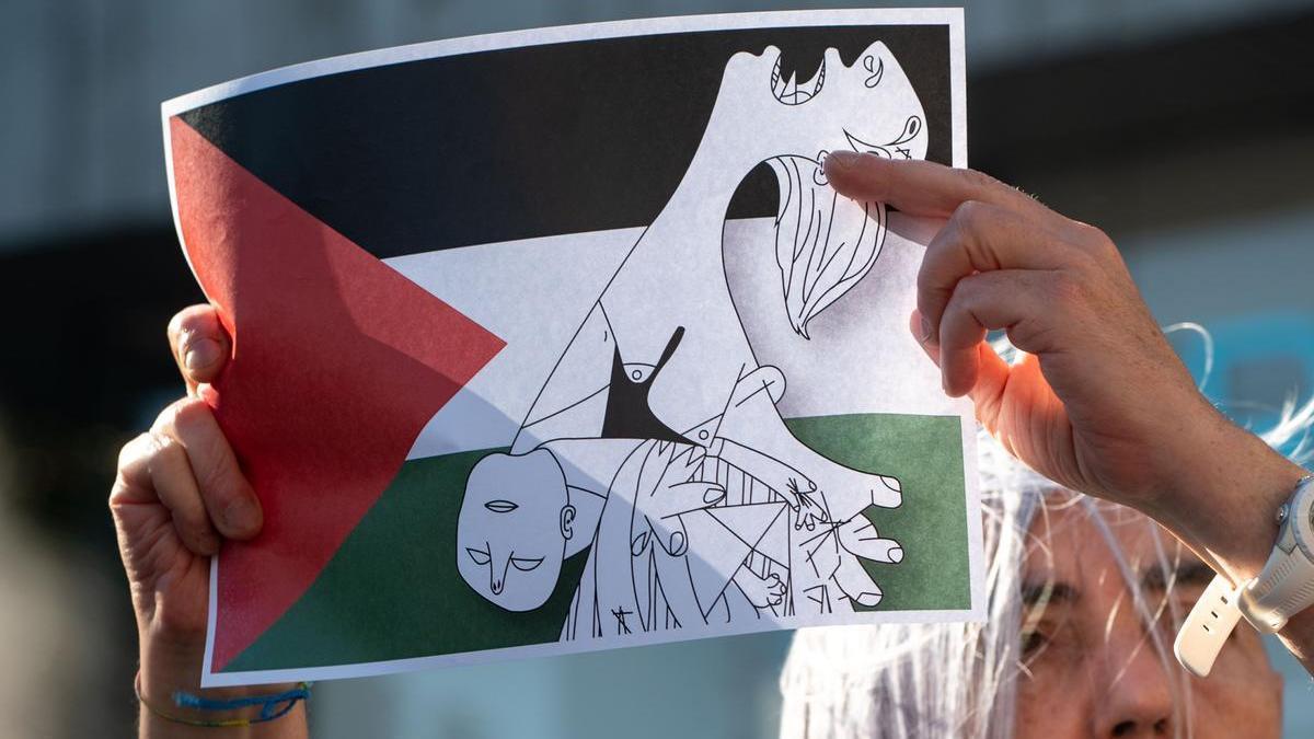 Manifestantes durante la movilización convocada por sindicatos vascos, dentro de la iniciativa Gernika-Palestina