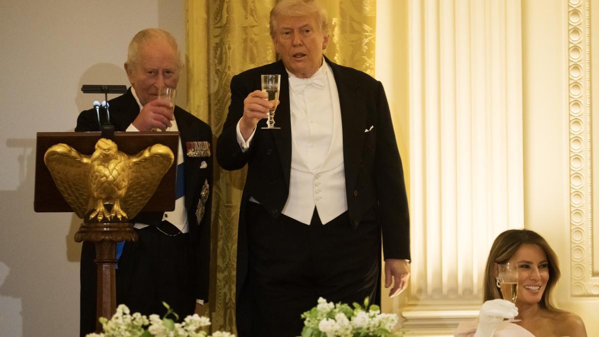 El presidente de Estados Unidos, Donald Trump, junto al monarca británico Carlos III.