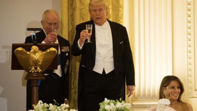 El presidente de Estados Unidos, Donald Trump, junto al monarca británico Carlos III.