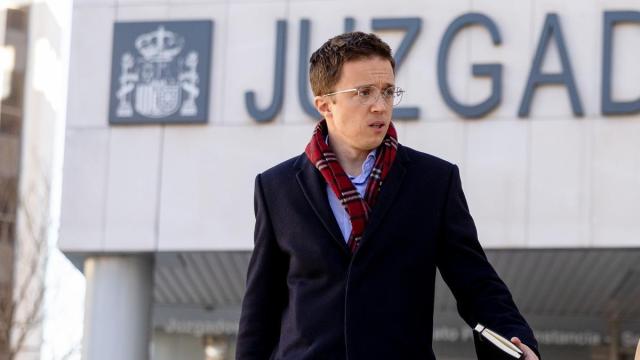 Errejón a la salida del juzgado donde ha declarado en calidad de investigado / Daniel González Errejón a la salida del juzgado donde ha declarado en calidad de investigado