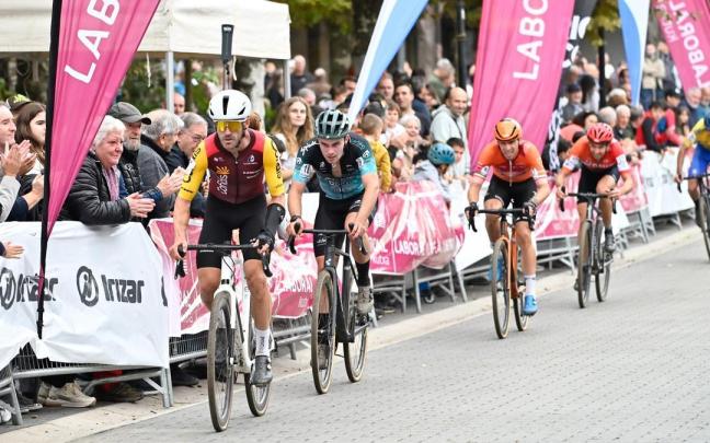 Ion Izagirre encabeza el grupo en el reciente ciclocross de Ormaiztegi.