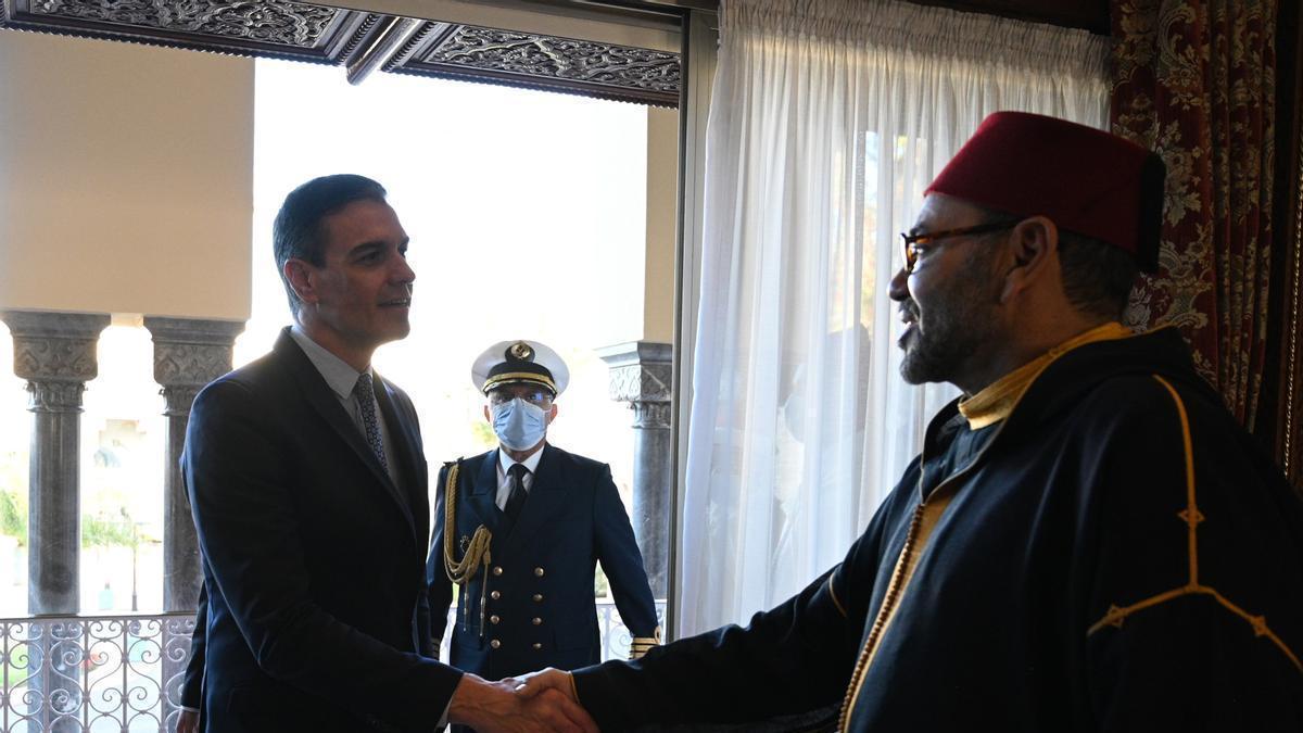 El presidente del Gobierno español, Pedro Sánchez, durante su última reunión con el Rey Mohamed VI en Rabat en abril de 2022.