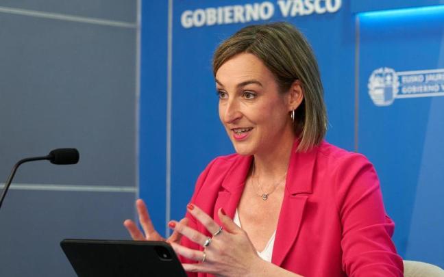 La portavoz del Ejecutivo vasco, María Ubarretxena, tras el Consejo de Gobierno. / L. Rico La portavoz del Ejecutivo vasco, María Ubarretxena, tras el Consejo de Gobierno.