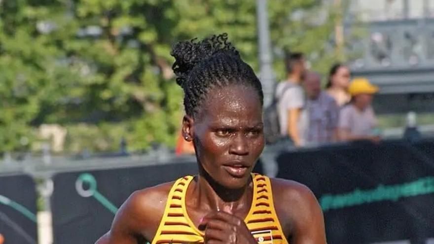 La atleta ugandesa Rebecca Cheptegei durante una prueba