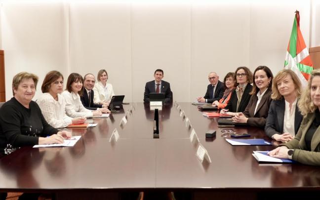 Reunión del CVF, presidida por el consejero d'Anjou en Gasteiz.