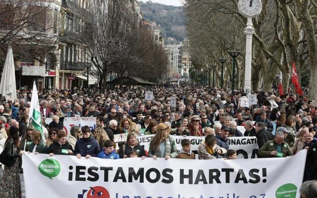La manifestación de Osakidetza, este sábado, en el Boulevard. La manifestación de Osakidetza, este sábado, en el Boulevard.
