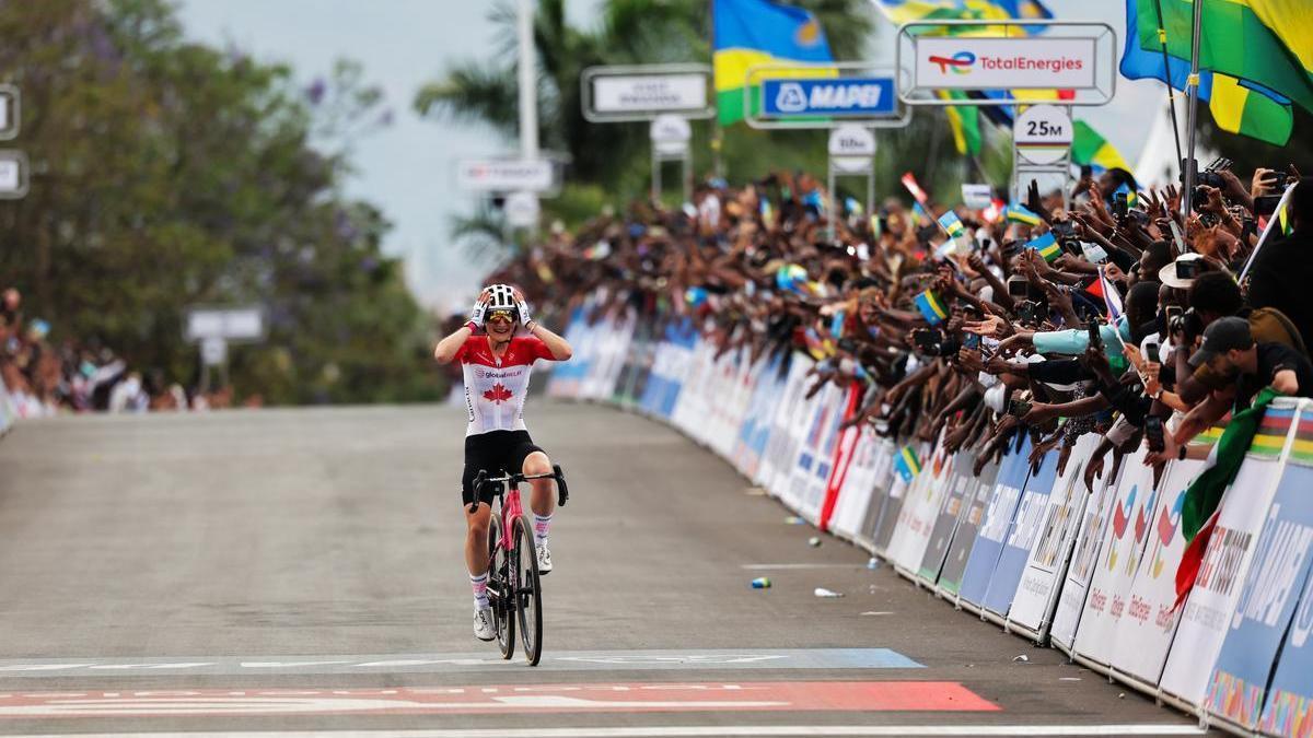 Entrada en meta de Vallieres, nueva campeona del Mundo de ruta femenina.