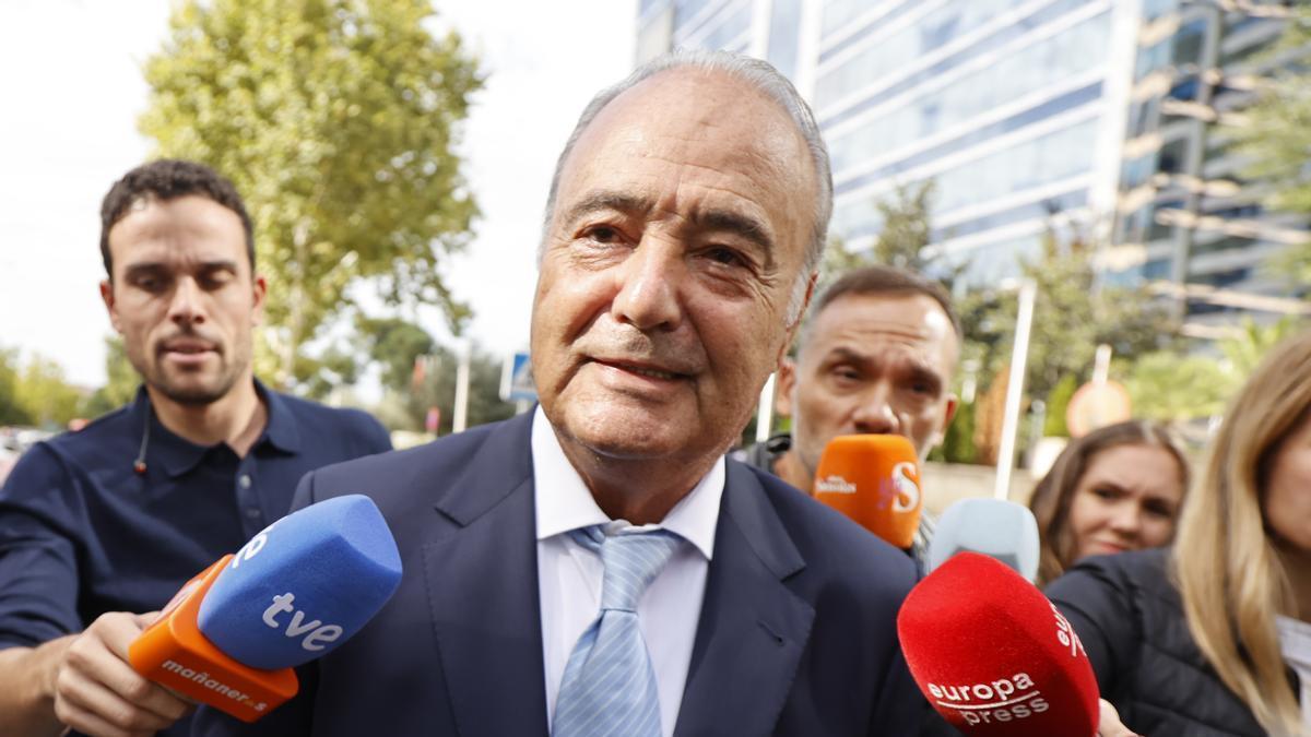 Carlos Iglesias, hermano de Julio Iglesias, a la salida de la Audiencia Provincial de Madrid.