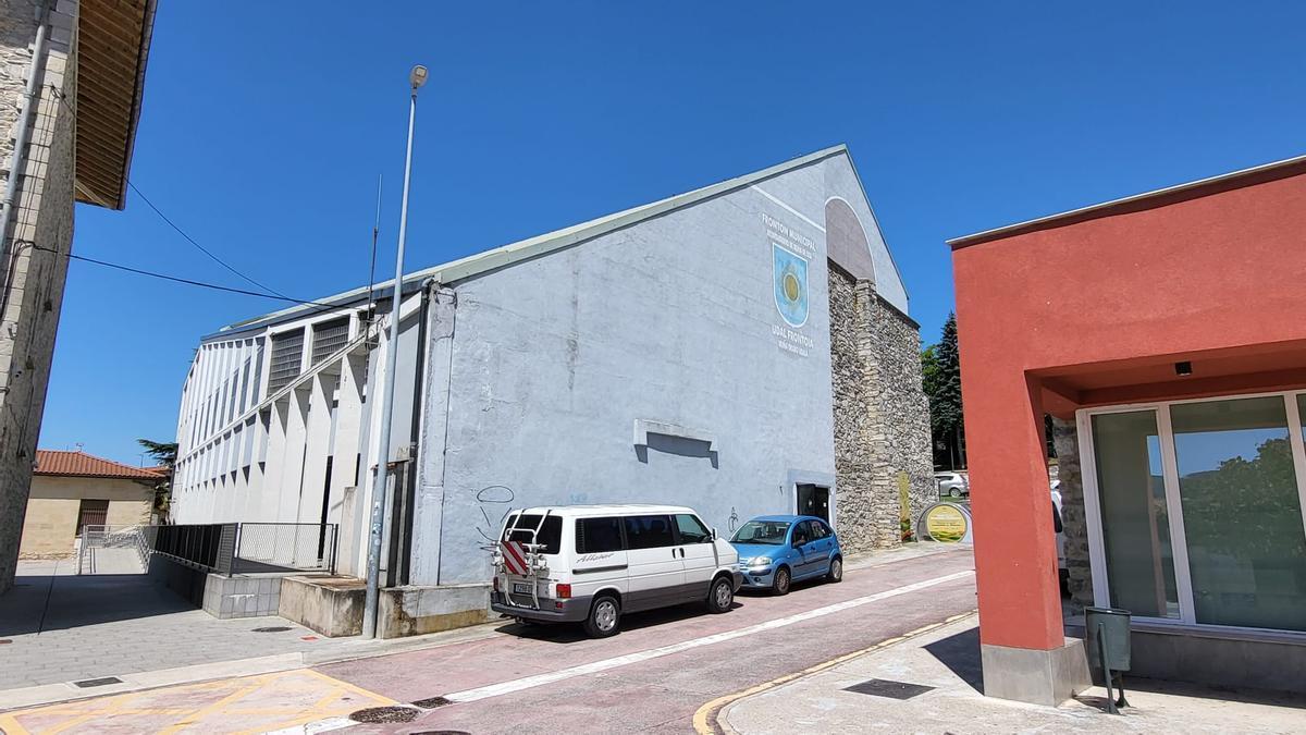 Exterior del frontón municipal de Iruña Oka en Nanclares
