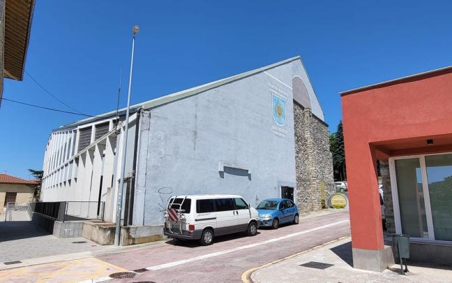 Exterior del frontón municipal de Iruña Oka en Nanclares