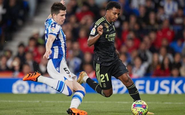 Zubeldia trata de cortar el avance de Rodrygo. / AFP7 VÍA EUROPA PRESS