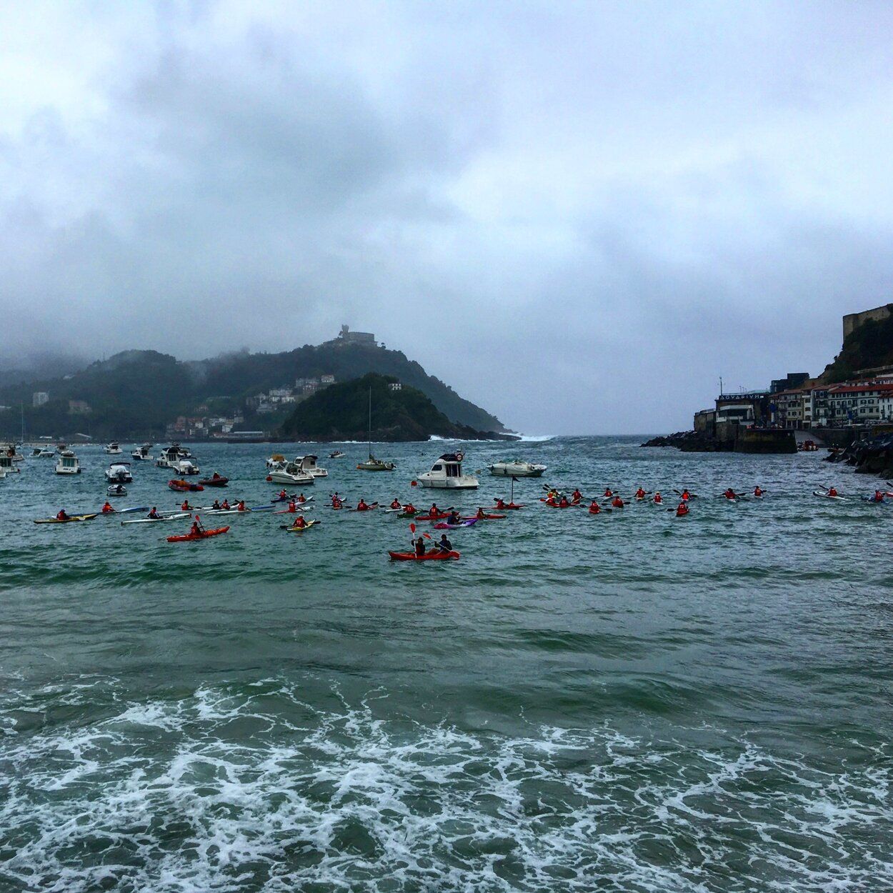Travesía en kayak en Donostia.