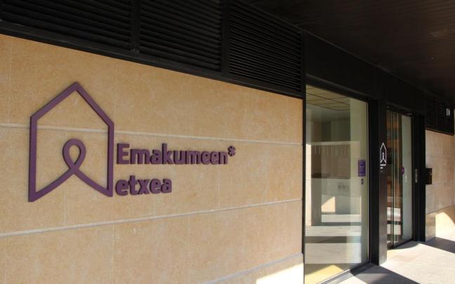 Exterior de la Emakumeen Etxea de Zarautz. / Pedro Amundarain Exterior de la Emakumeen Etxea de Zarautz.