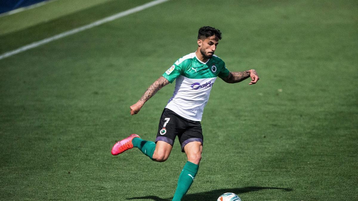 Nico Hidalgo en un partido con el Racing de Santander.