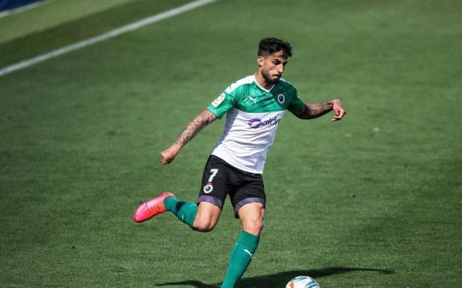 Nico Hidalgo en un partido con el Racing de Santander. / EP Nico Hidalgo en un partido con el Racing de Santander.