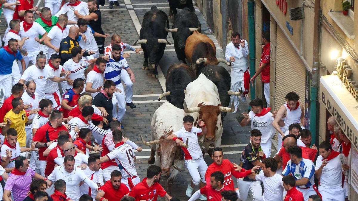 Los Fuente Ymbro firman un fugaz cuarto encierro de San Fermín