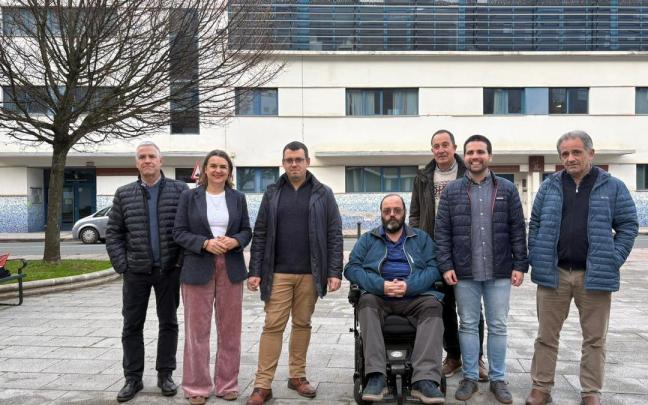 Portavoces jeltzales en Debagoiena en su comparecencia conjunta ante la sede de la Mancomunidad.
