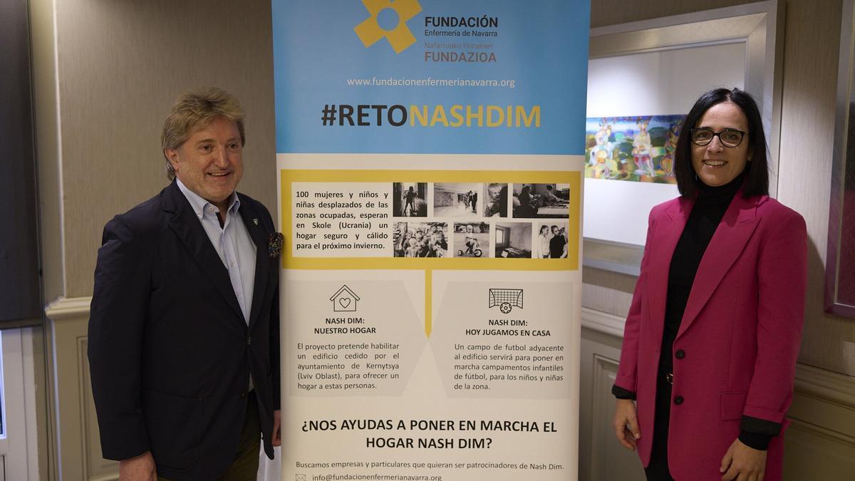 Juan Mari Idoate y Leticia San Martín presentan la II cena solidaria de la Fundación Enfermeras de Navarra.