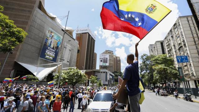 Cientos de personas marchan contra Maduro en el centro de Caracas en agosto de 2024.