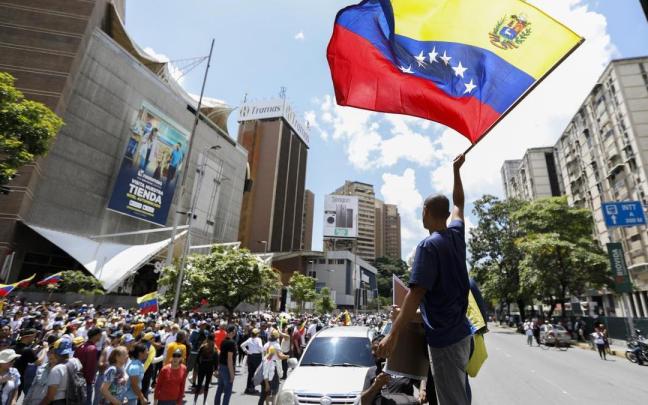 Cientos de personas marchan contra Maduro en el centro de Caracas en agosto de 2024.