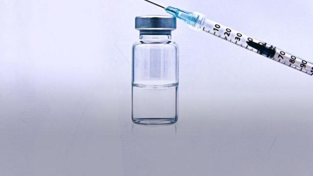 Una dosis de la vacuna experimental de ARNm contra el melanoma