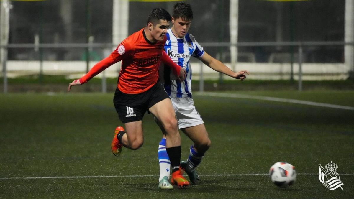 Lance del encuentro entre Izarra y Real Sociedad C.