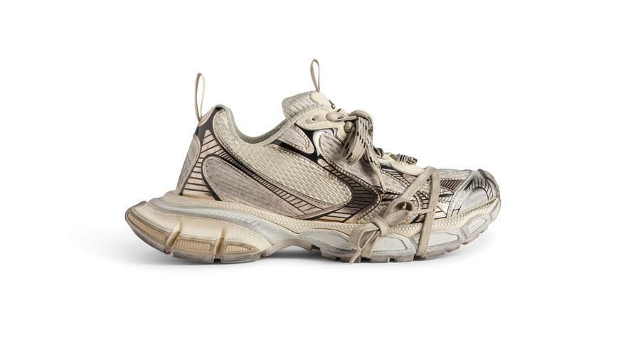 Zapatilla de efecto desgastado de Balenciaga 2023 (925 euros).
