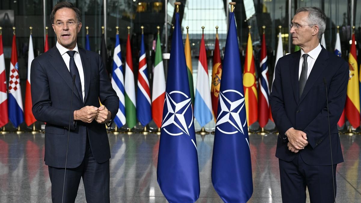 El exprimer ministro de Países Bajos, Mark Rutte, toma este martes el testigo al frente de la OTAN como nuevo secretario general después de una década de Jens Stoltenberg al frente en la que la organización.