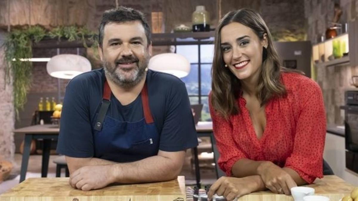 Ander González y Gabriela Uriarte, del programa 'A bocados' de ETB2