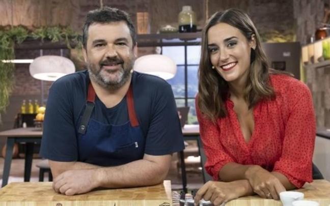 Ander González y Gabriela Uriarte, del programa 'A bocados' de ETB2