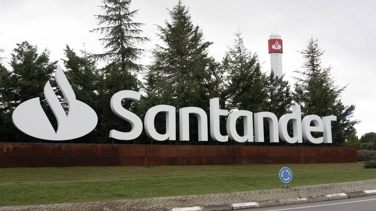 Exteriores de la Ciudad Financiera del Banco Santander.