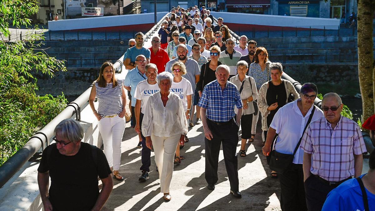 Homenaje a Lángara en el puente que lleva su nombre.