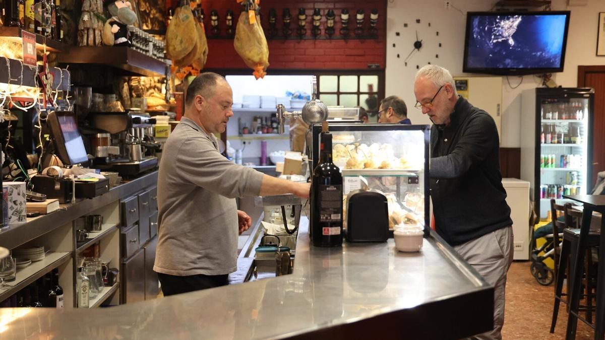 Barra repleta de pintxos